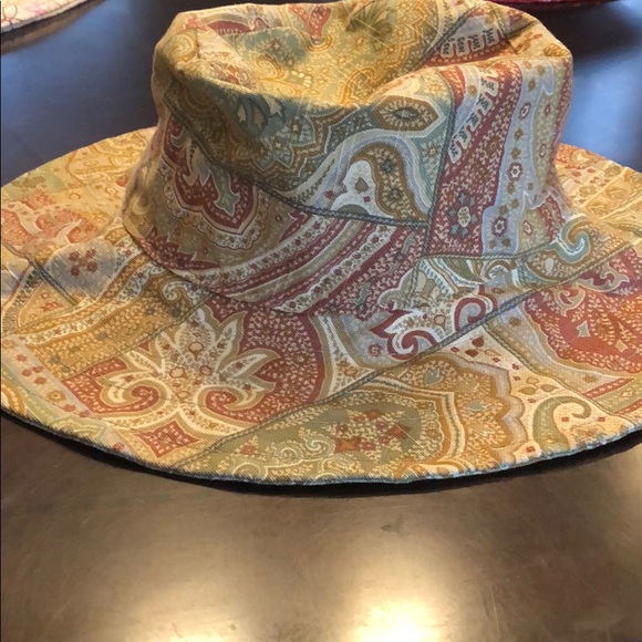 Beach Hat - Picture 3 of 3